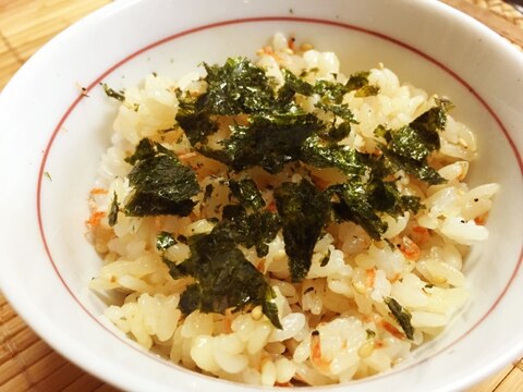 小エビとゴマのにんにく醤油まぜごはん